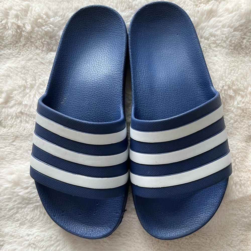 ADIDAS SLIDES